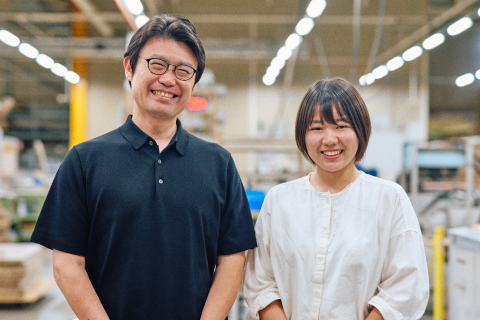 写真：ステーショナリーカンパニーの​畠山 勝信氏と​山﨑 菜央氏