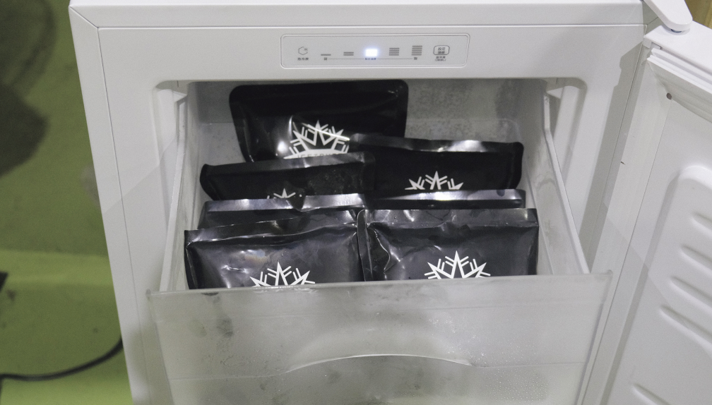 写真：超​冷感ウェア「アイストラスト」の​保​冷剤